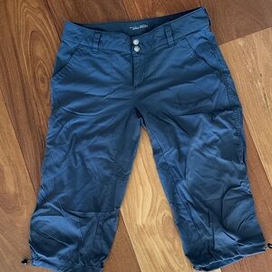 Columbia Dark Grey Capris Women's Outdoor Pants